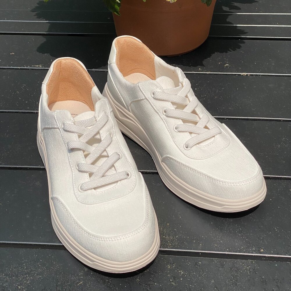 Bzees Time Square Slip-on Sneakers, Size 8 NWT